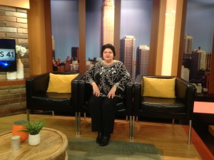 Dra. Maritza Dominguez aparese en Univision TV. Dr. Maritza Dominguez is being interviewed in Univision TV.